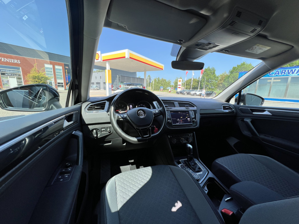 Volkswagen Tiguan Volkswagen Tiguan 2.0 TSI 4Motion Highline | Trekgew. 2500 KG | Trekhaak | ACC | Head up | Camera 48848871-4.jpg | Auto Flikweert