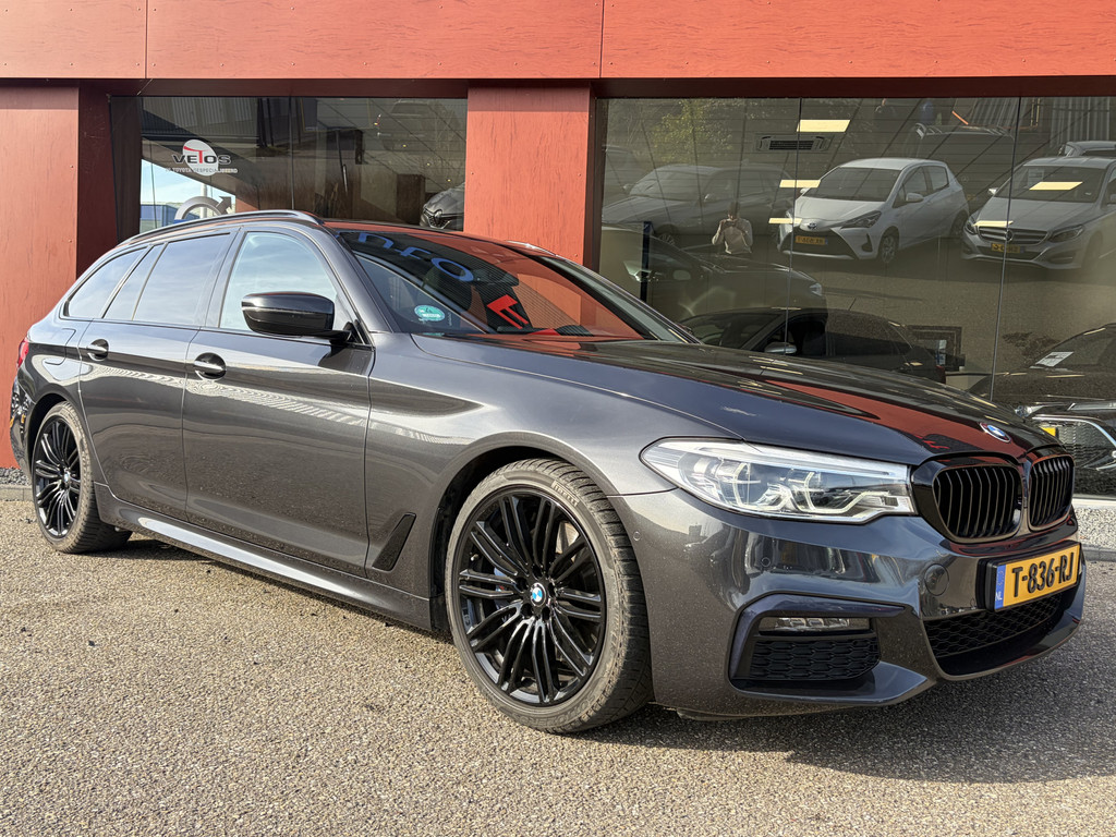 BMW 5 Serie Touring 530i M-SPORT High Executive | PANO | LEER | HEAD-UP | TREKHAAK 52216519-1.jpg | Auto Flikweert