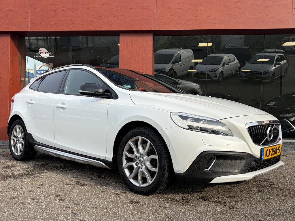Volvo V40 Cross Country 2.0 T4 Summum AUTOMAAT | LEER | TREKHAAK | STYLING PACK | PANO | MEMORY 52322537-2.jpg | Auto Flikweert