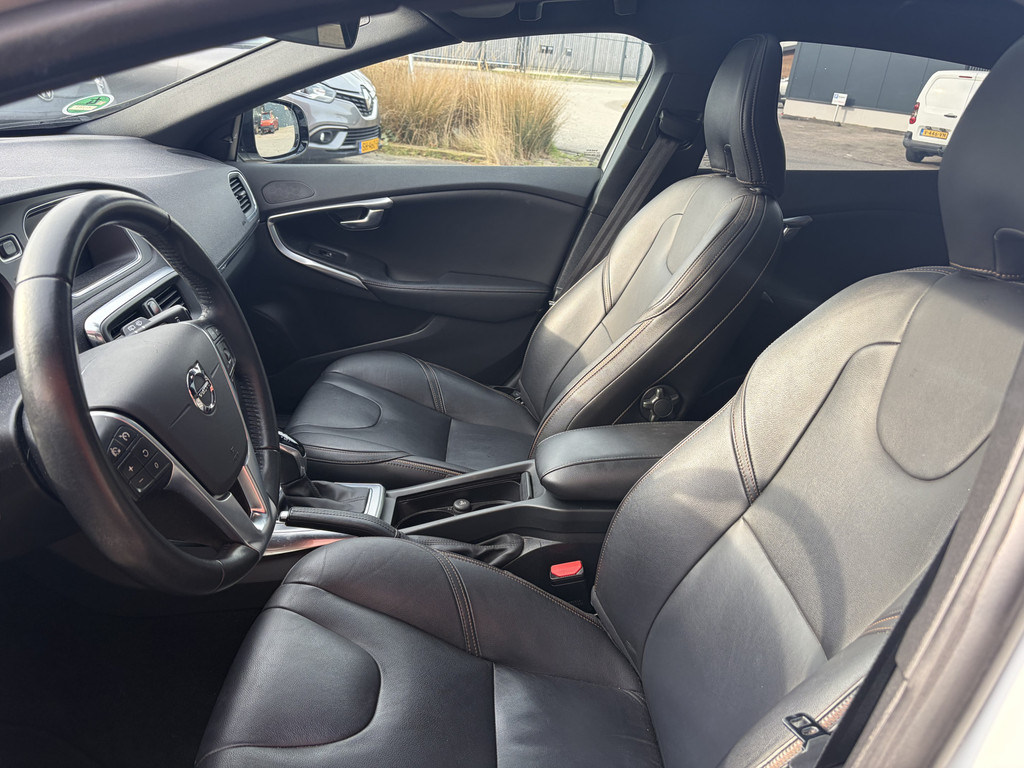 Volvo V40 Cross Country 2.0 T4 Summum AUTOMAAT | LEER | TREKHAAK | STYLING PACK | PANO | MEMORY 52322537-4.jpg | Auto Flikweert