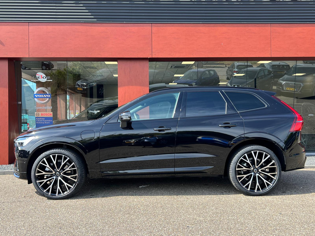 Volvo XC60 2.0 T6 Plug-in hybrid AWD Ultra Black Edition | Trekhaak | 22'' LMV | Head-Up | Keyless | Harman-Kardon 53120310-0.jpg | Auto Flikweert